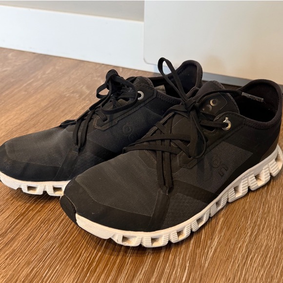 On Cloud X Womens Running Shoes Size 9 Black White Training Sneakers EUC - Picture 2 of 9